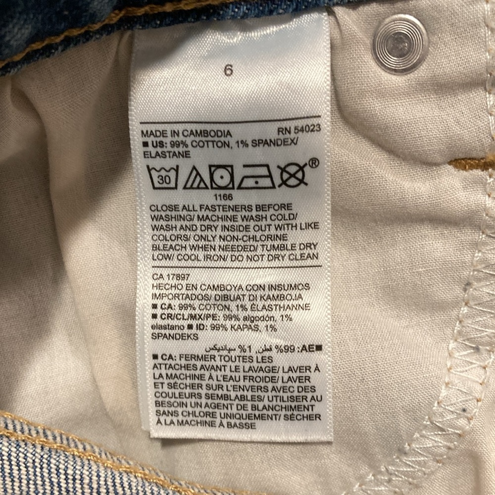 Old Navy High Waisted Cut-off Jeans Distressed Light Wash Size 6 - Picture 5 of 5